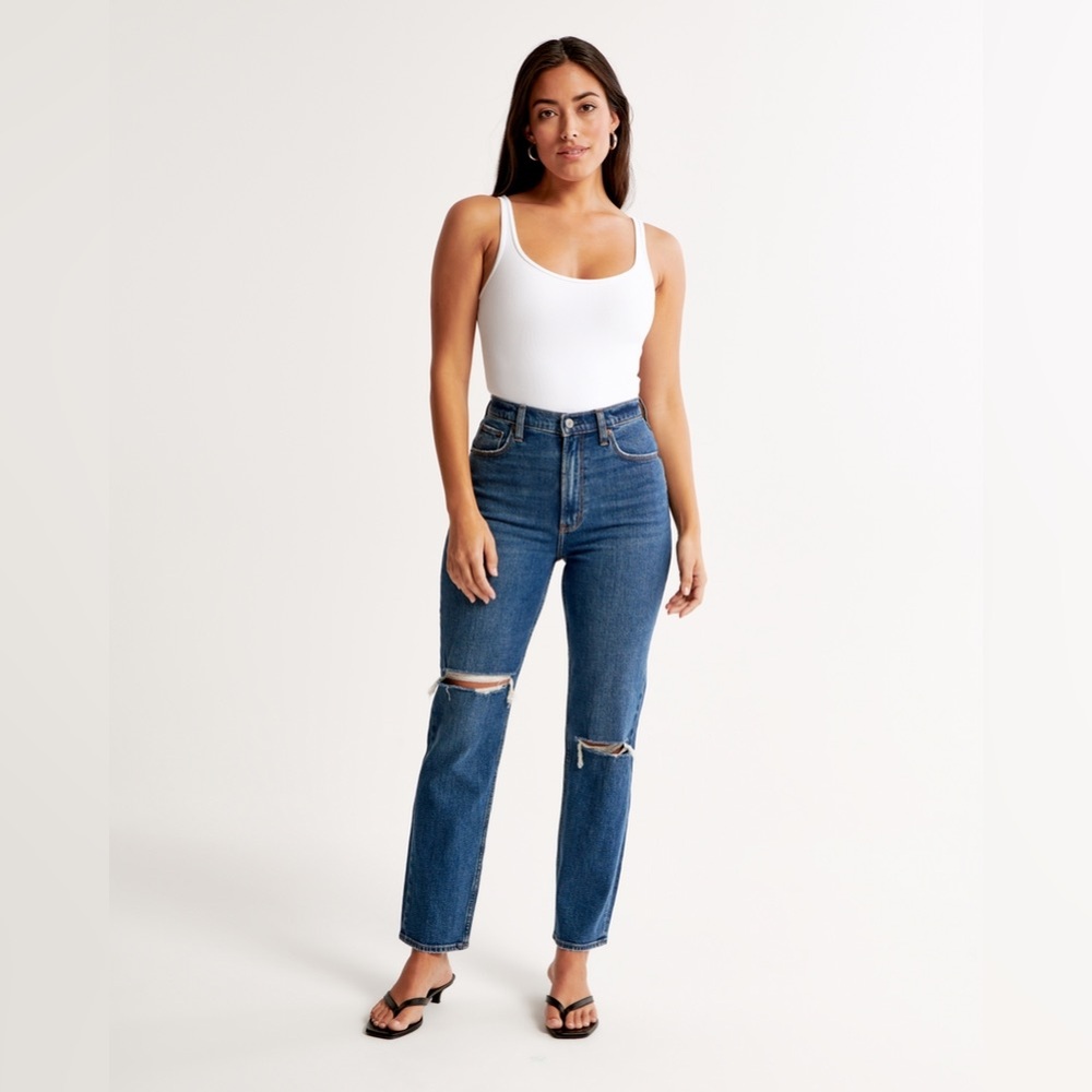 Curve Love Ultra High Rise Ankle Straight Jean in Medium Destory
